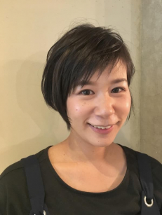 乾かしただけで形が決まる暗髪ショート|美容院の最新記事